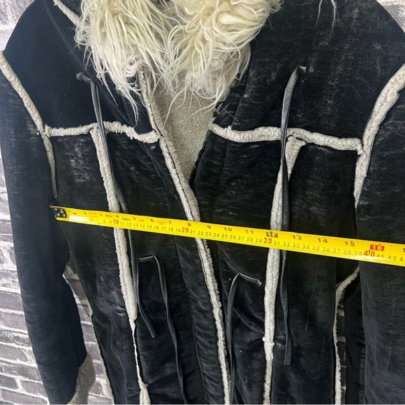 Aritzia Talula vintage like black hooded coat with fur. Size S - Picture 6 of 10